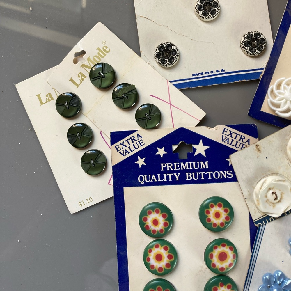 Vintage Buttons Sewing Supplies - Picture 3 of 9